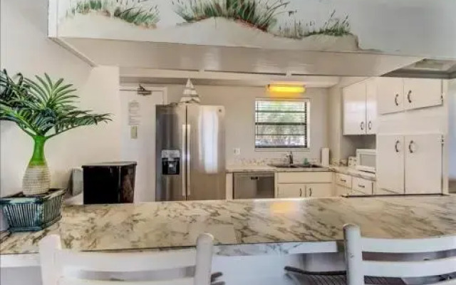 Spacious Oceanfront Condo, Easy Access to Private Fishing Pier by RedAwning