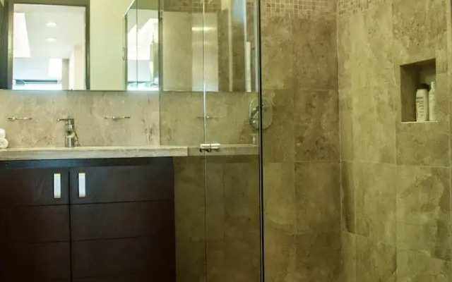 DC 2201 -  2 BEDROOM + NEAR BEACH + STEPS from 5th AV. - Apts