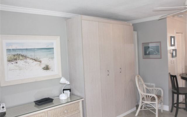 Jamaica Royale - 009 - 1 Br Apts