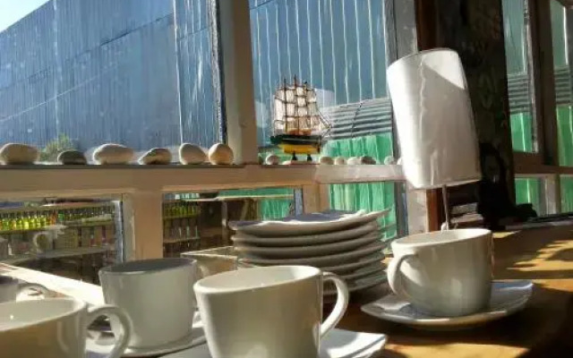 Backpackers & hostal " Alakalufe "