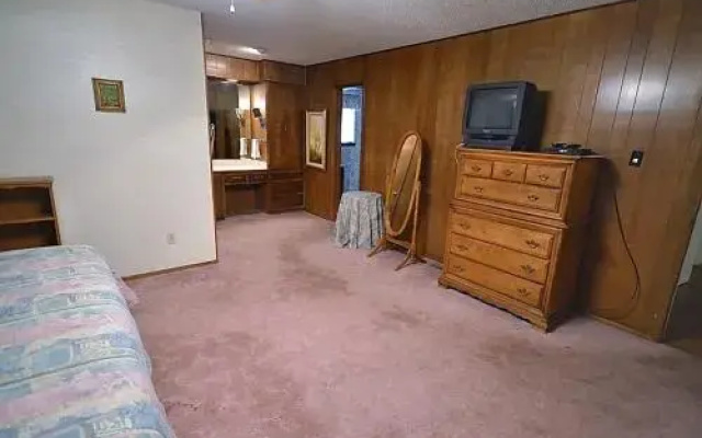 Aaa Escape - 3 Br home by RedAwning