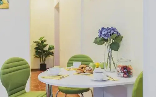 GMApartments in Stalin's Skyscrapper