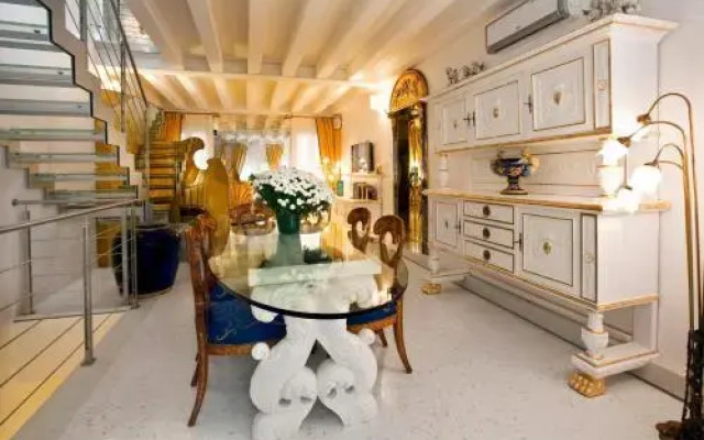 Casa Fortuny Luxury Apartment