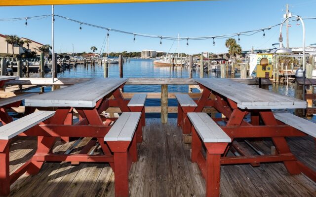 Pelican Isle 510 by RedAwning