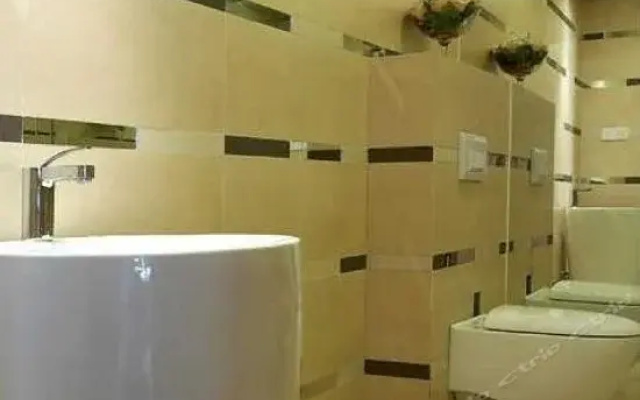Haishu Qihai Business Hotel