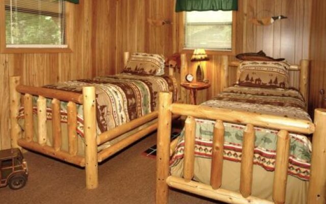 Wandering Creek - 2 Bedrooms, 1 Baths, Sleeps 6 Cabin by RedAwning