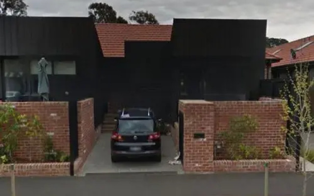 Class, Style and Location in Carlton