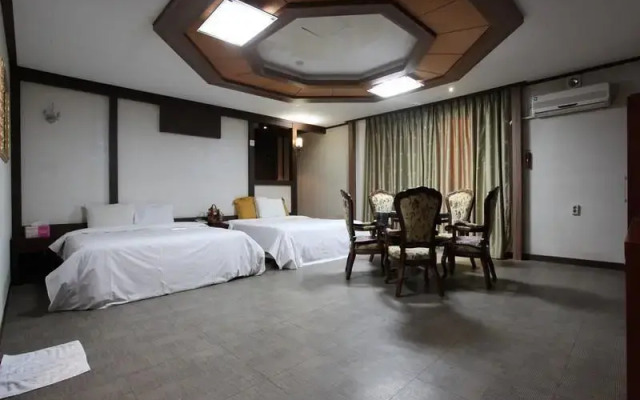 WeolmoonJes Hotel
