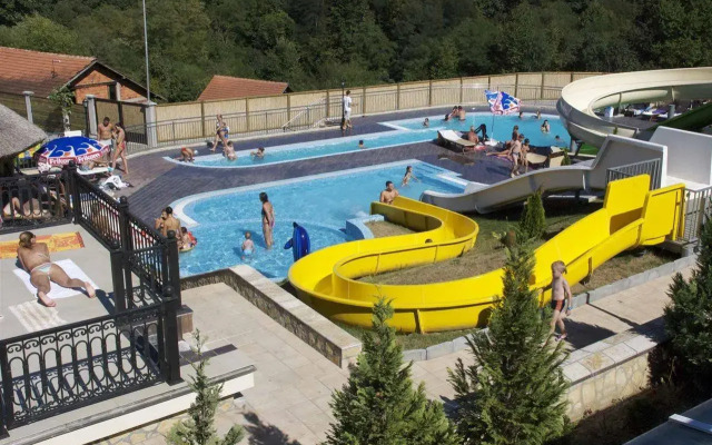 Sunny Hill Apartments & Aqua Park