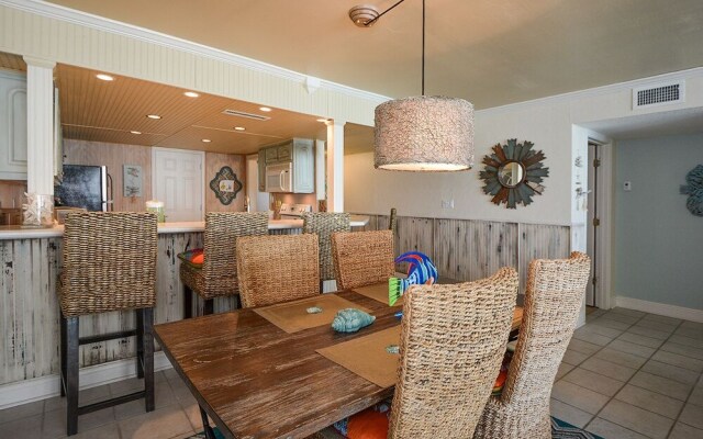 2082 Shoreline Condo