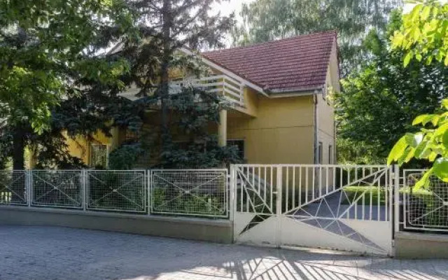 Kenese Gyöngye Apartmanház