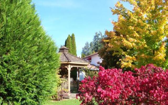 Bavarian Orchard Motel