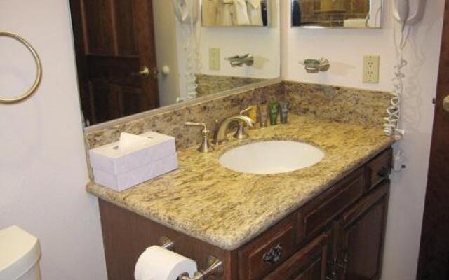 Sherwin Villas #63 - Private Deck & Near Lakes