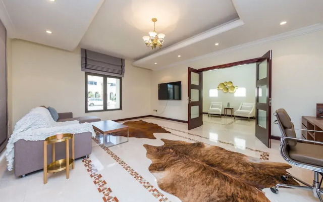 Canal Cove Villa by Deluxe Holiday Homes