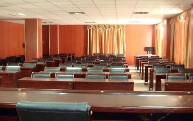 Linzhi Daxiagu Hotel