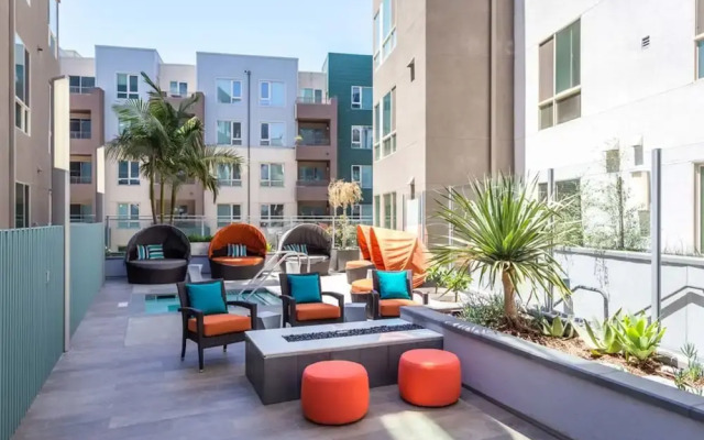 Convention Center Apartments By Barsala