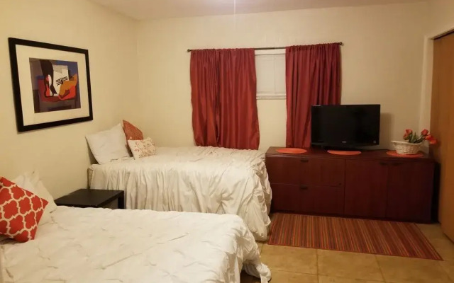 2Bed 2Bath Half Duplex Home