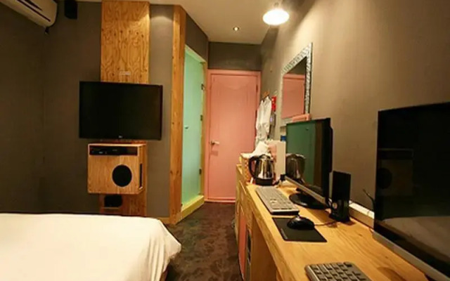 Hotel Cinema Gumi