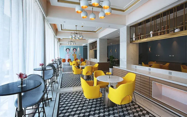 Magnotel Hotel of Wuhan Mei Yuan District subway station T-bridge