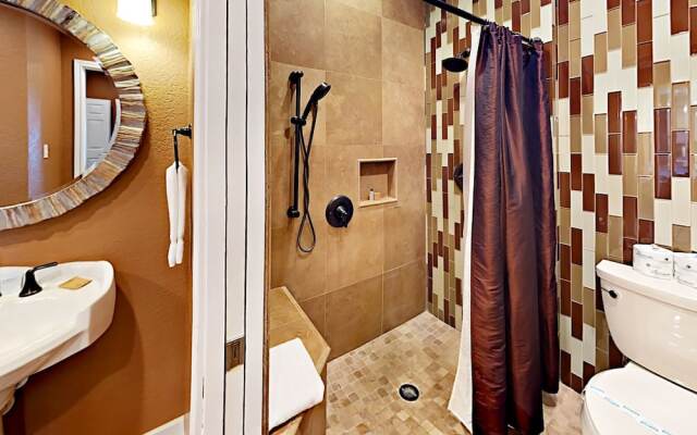 Selleck Condo by RedAwning