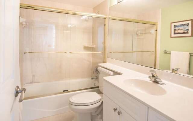 380 Seaview Ct. 2 Br Condo