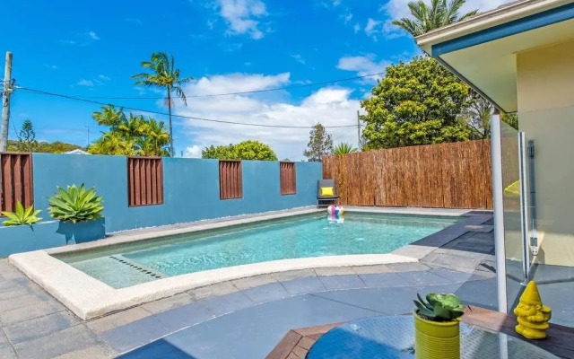 Coolum Waves Pet Friendly Holiday House