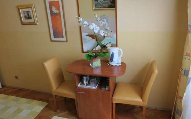 Split Center Apartments