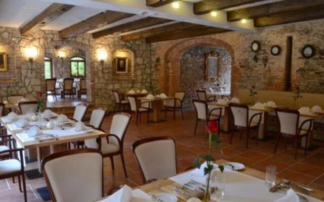 Zamecka Fortovna / Forester House