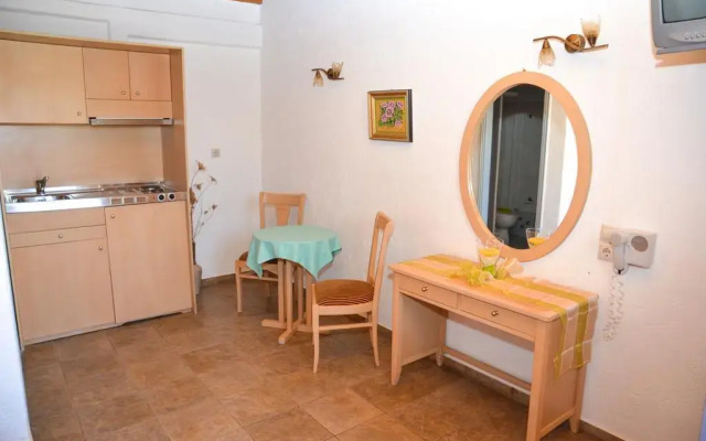 I Anatoli tou Porto Tinos