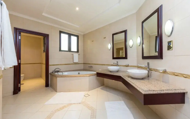 Canal Cove Villa by Deluxe Holiday Homes