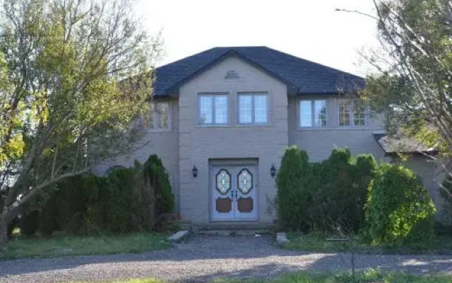 The Minor Grimsby Estate