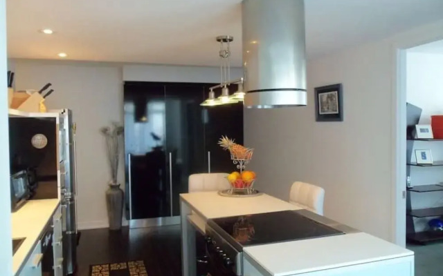 Boutique Harbourfront Condos