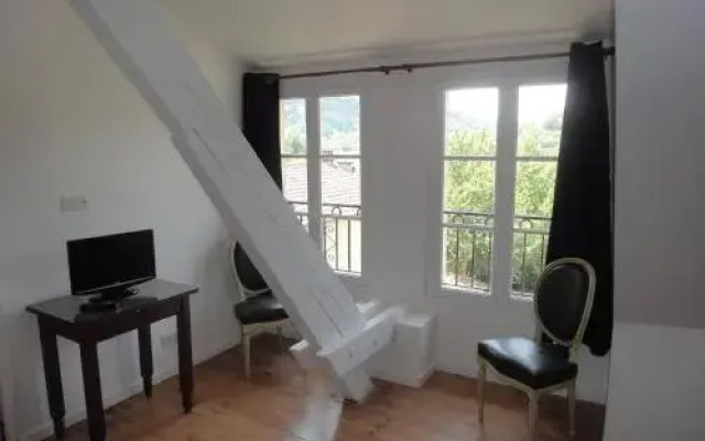 La Villa du 15 - Chambres indépendantes & autonomes du restaurant La Maison - piscine chauffée à 200m