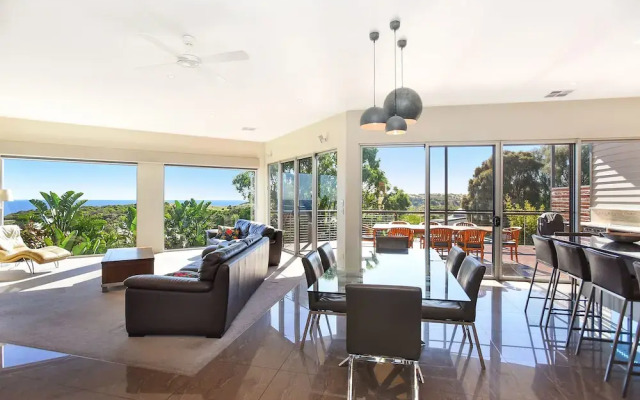 Coral Sands Luxury Beach House