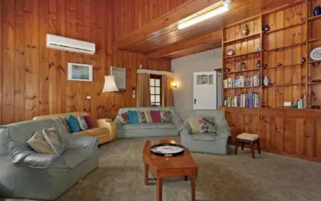 Le Chateau - Centrally located
