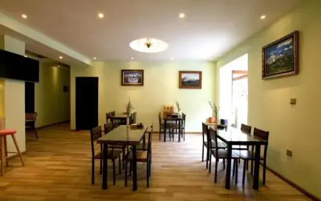 Xidu International Youth Hostel