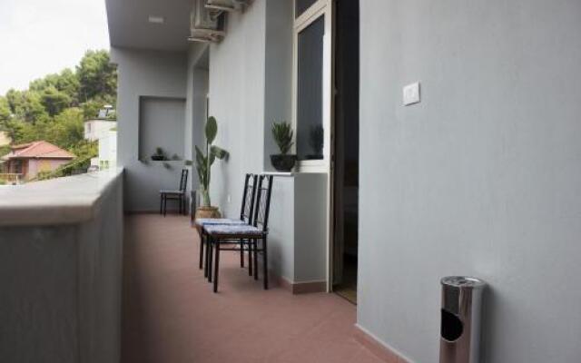 Dena Guesthouse & Art