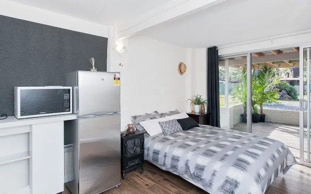 Idle Days, 3 Achilles Street