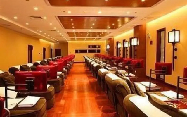 Golden Stone Tang Feng International Hot Spring Hotel - Dali