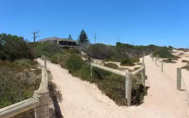The Lighthouse - Beachfront Accommodation