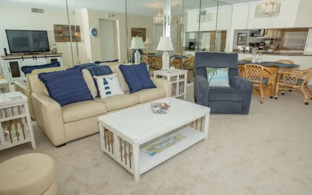 Inlet Reef 602 2 Bedroom Condo by RedAwning