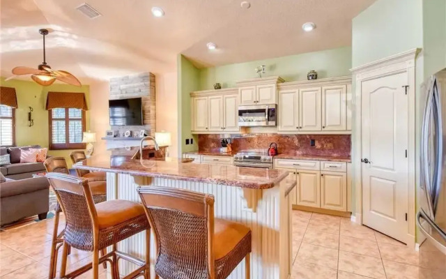 Splashing Dolphins - Three Bedroom Home