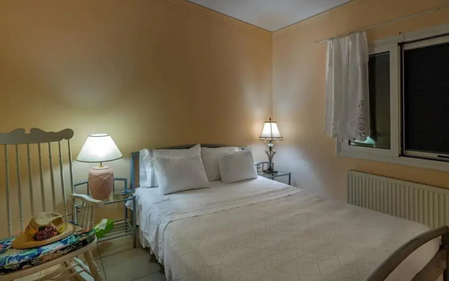 Maria's Seaside Villa - House With 3 Rooms In Marathon, With Wonderful