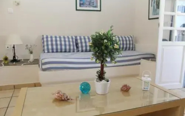 Ios Art Studios & Luxury Apartments