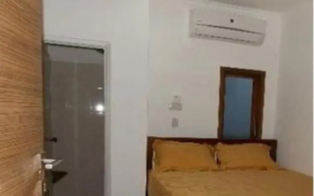 Lavalon Seaview Hostel & Bar