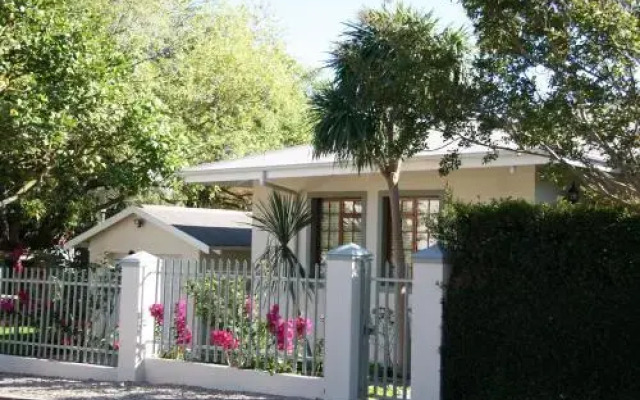 Cape Robin Cottage