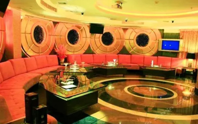 Cheerful Hotel