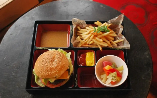 Cafe & Guest House SLAMs DUNKBURGER - Hostel