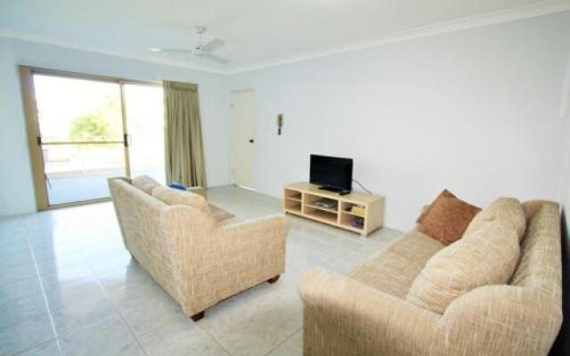 Spacious unit with views of Pumicestone - Wattle Ave, Bongaree