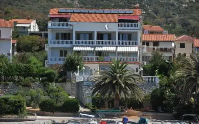 Apartments and Rooms Vinko